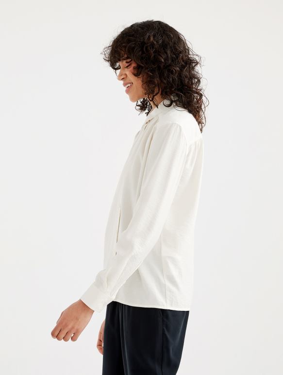 femmes lait Aigle chemise à manches longues froncée aux épaules vêtements 2F486559